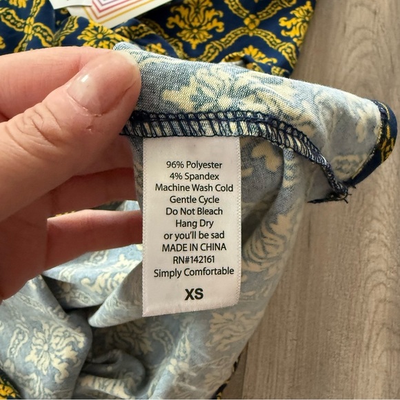 New LulaRoe Irma Regal Gold & Navy Printed Top - Picture 5 of 5